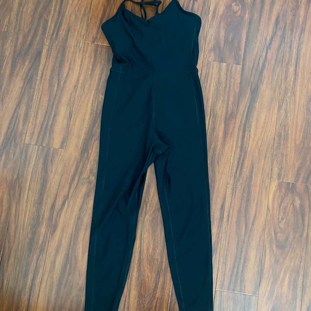 Old Navy Black Sleeveless Jumpsuit with Fitted Silhouette